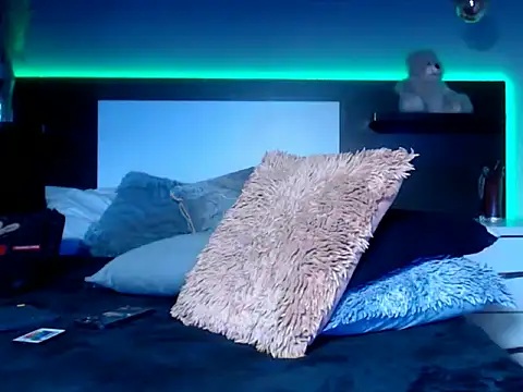 eriikjoness online show from October 2025 10:40:01 PM