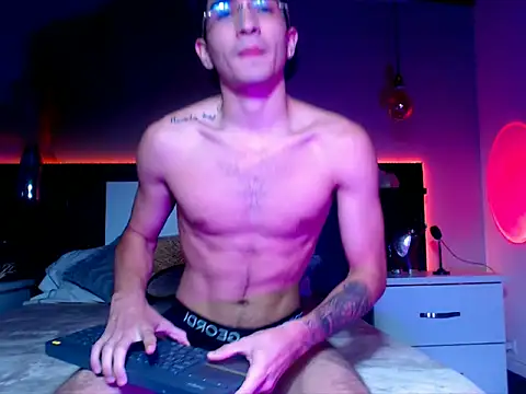 eriikjoness online show from October 2025 06:03:01 AM