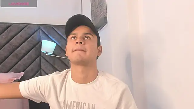 Tthiago cruz online show from October 2025 11:12:02 PM