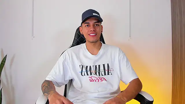 Nickyblazze  online show from September 2025 04:29:02 PM