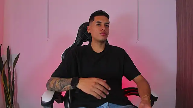 Nickyblazze  online show from September 2025 08:03:01 PM