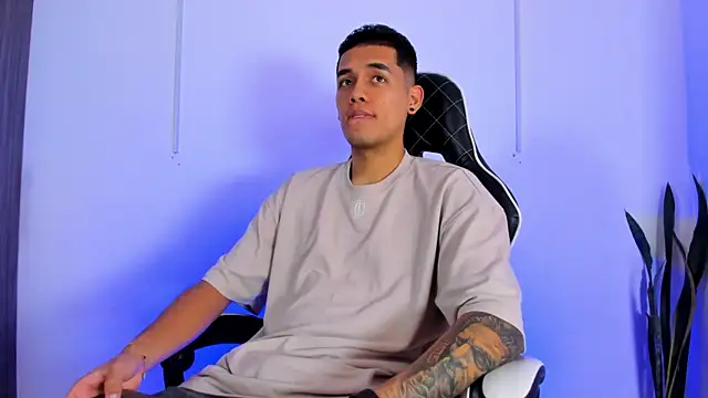 Nickyblazze  online show from October 2025 12:12:02 PM