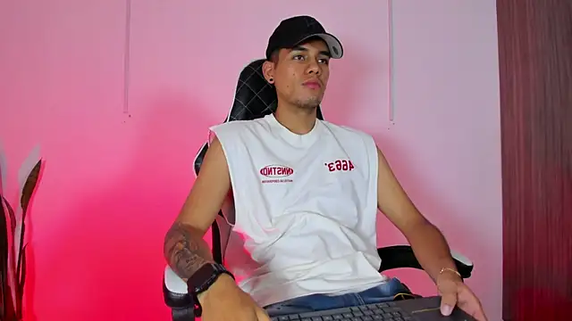 Nickyblazze  online show from October 2025 12:15:02 PM