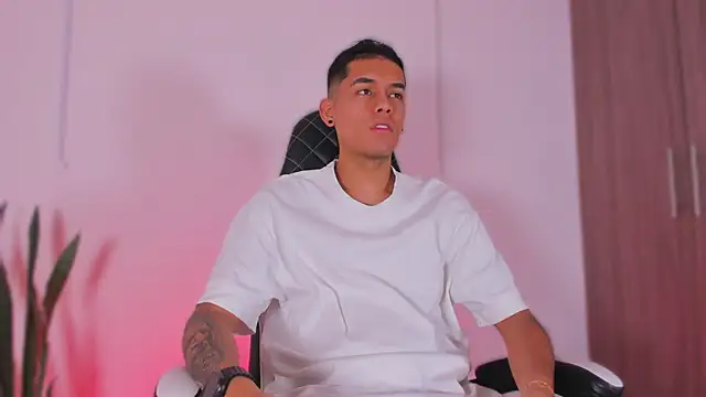 Nickyblazze  online show from October 2025 12:06:01 PM