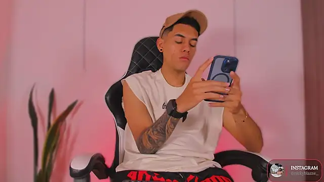 Nickyblazze  online show from October 2025 12:34:02 PM