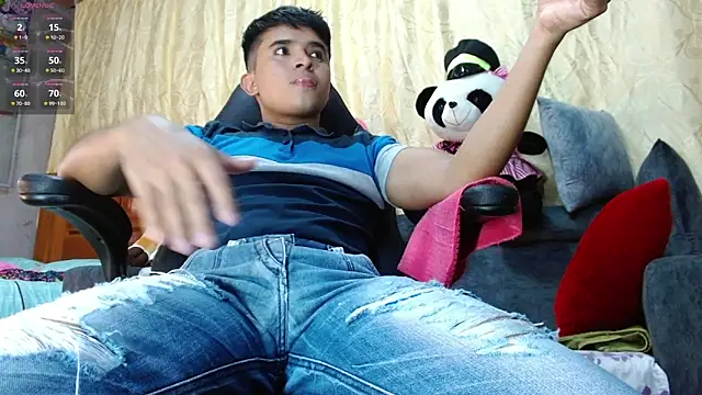 Snapshot of DayroDuran chatting on April 2026 07:44:01 PM DayroDuran online show from April 2026 07:44:01 PM