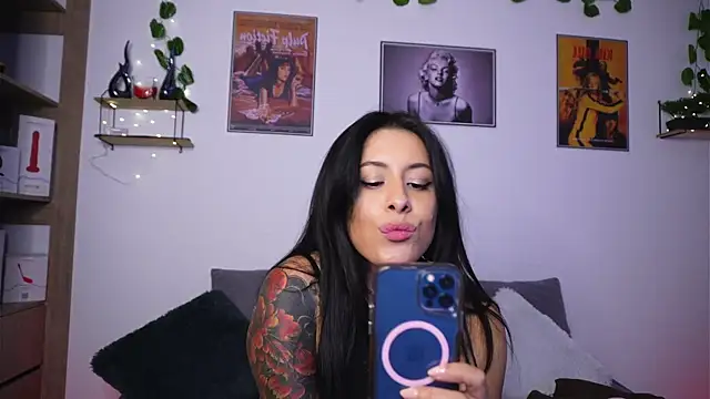 Snapshot of SophiieCumsx chatting on January 2026 04:51:01 AM SophiieCumsx online show from January 2026 04:51:01 AM