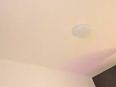 Elyross1  online show from December 2025 12:33:02 PM