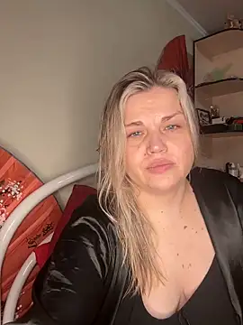 Nayvessa online show from November 2025 06:41:02 PM