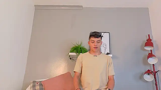 Snapshot of AAronBaker_ chatting on September 2025 07:41:02 PM AAronBaker online show from September 2025 07:41:02 PM