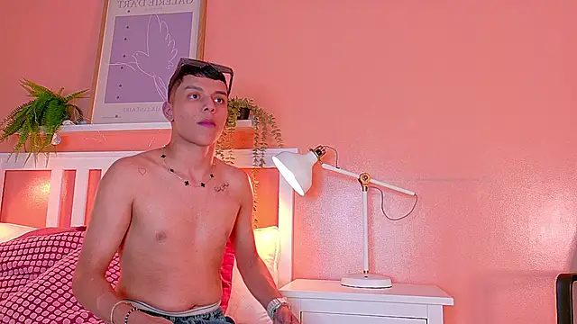 Snapshot of AAronBaker_ chatting on September 2025 07:40:02 PM AAronBaker online show from September 2025 07:40:02 PM