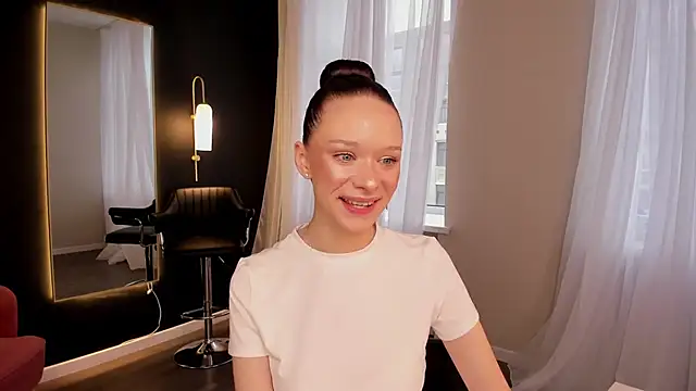 Snapshot of daily_glam chatting on October 2025 12:17:01 PM daily glam online show from October 2025 12:17:01 PM