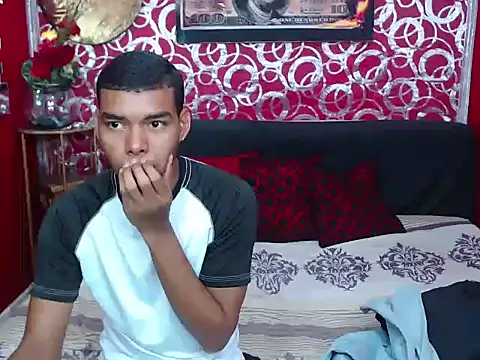 Snapshot of TWOBOYSPEINHOT chatting on September 2025 12:25:01 AM TWOBOYSPEINHOT online show from September 2025 12:25:01 AM