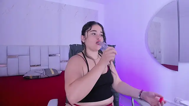 aradia kiss online show from November 2025 09:35:01 PM