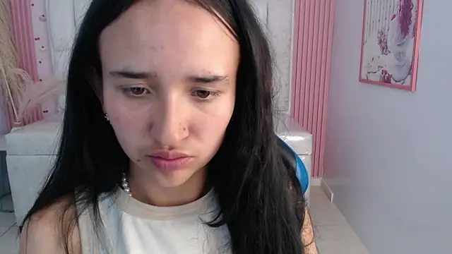 Snapshot of bella_vibess_s chatting on November 2025 08:07:02 PM bella vibess s online show from November 2025 08:07:02 PM