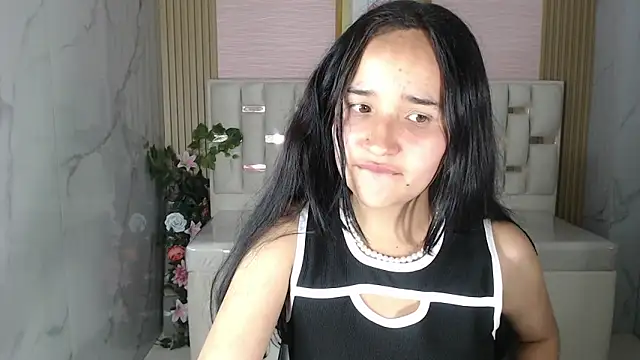 Snapshot of bella_vibess_s chatting on November 2025 03:06:01 AM bella vibess s online show from November 2025 03:06:01 AM