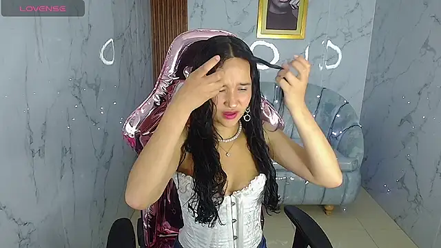 Snapshot of bella_vibess_s chatting on December 2025 08:36:02 PM bella vibess s online show from December 2025 08:36:02 PM