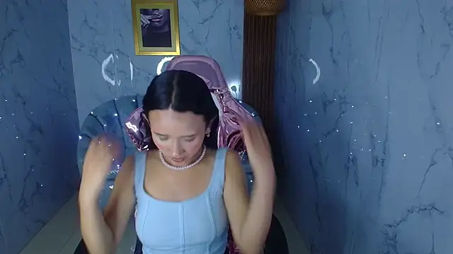 Snapshot of bella_vibess_s chatting on January 2026 08:11:02 PM bella vibess s online show from January 2026 08:11:02 PM