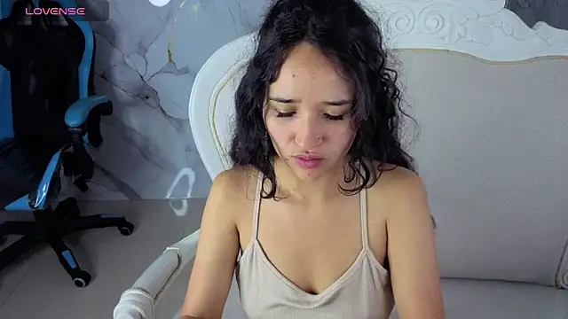 Snapshot of bella_vibess_s chatting on February 2026 12:38:02 PM bella vibess s online show from February 2026 12:38:02 PM