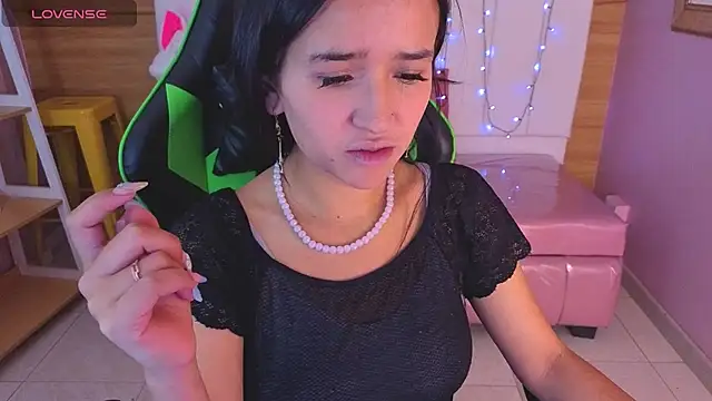 Snapshot of bella_vibess_s chatting on February 2026 12:36:01 PM bella vibess s online show from February 2026 12:36:01 PM