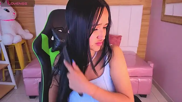 Snapshot of bella_vibess_s chatting on February 2026 01:43:01 PM bella vibess s online show from February 2026 01:43:01 PM