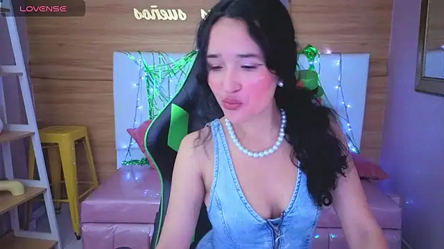 Snapshot of bella_vibess_s chatting on March 2026 12:43:01 PM bella vibess s online show from March 2026 12:43:01 PM