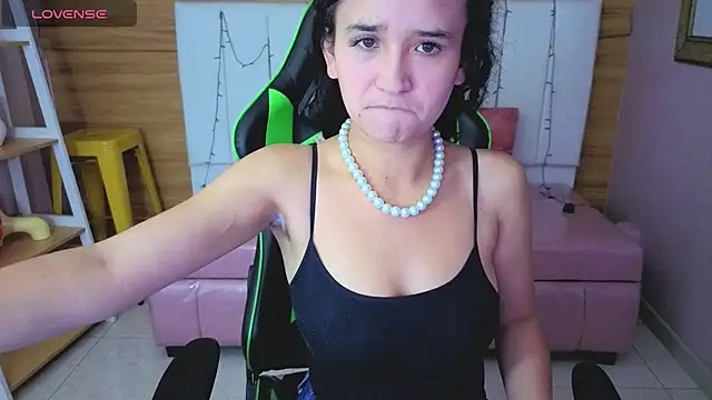 Snapshot of bella_vibess_s chatting on March 2026 12:44:01 PM bella vibess s online show from March 2026 12:44:01 PM