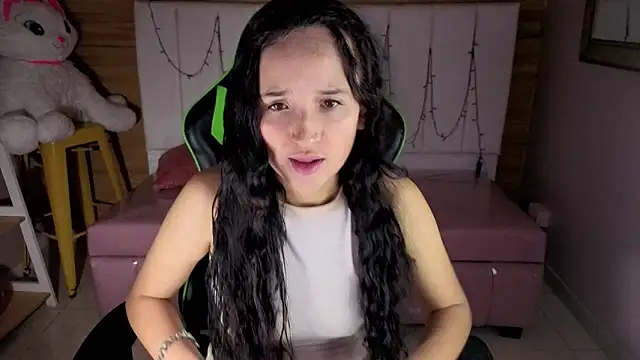 Snapshot of bella_vibess_s chatting on April 2026 01:01:01 PM bella vibess s online show from April 2026 01:01:01 PM