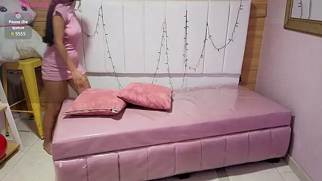 Snapshot of bella_vibess_s chatting on April 2026 12:43:02 PM bella vibess s online show from April 2026 12:43:02 PM