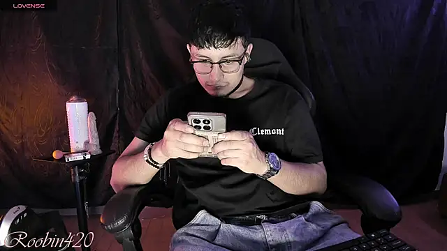 Snapshot of Roobin420 chatting on July 2026 06:18:01 AM Roobin420 online show from July 2026 06:18:01 AM