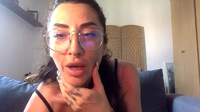 Snapshot of nikkaanderic chatting on May 2026 02:01:02 PM nikkaanderic online show from May 2026 02:01:02 PM