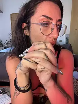 Snapshot of nikkaanderic chatting on May 2026 03:52:02 PM nikkaanderic online show from May 2026 03:52:02 PM
