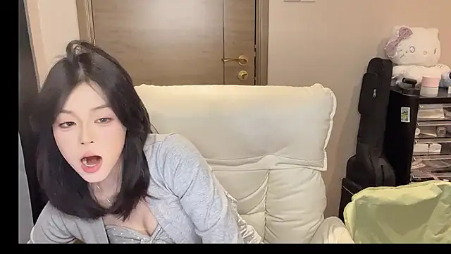 Snapshot of Koi-00 chatting on January 2026 06:35:01 PM Koi-00 online show from January 2026 06:35:01 PM