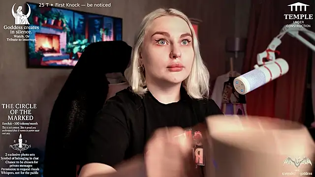 Wounded Goddess  online show from November 2025 08:30:02 PM