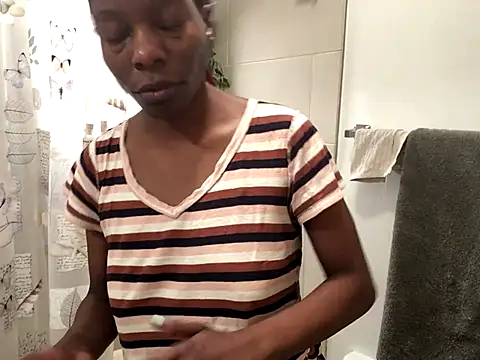 Snapshot of littyleesh1 chatting on November 2025 01:33:02 PM littyleesh1 online show from November 2025 01:33:02 PM