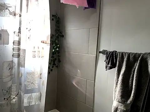 Snapshot of littyleesh1 chatting on January 2026 06:33:01 PM littyleesh1 online show from January 2026 06:33:01 PM