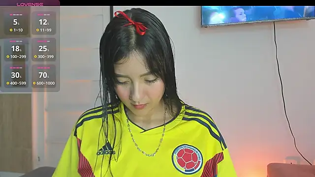 charlottekiss99 online show from June 2026 12:53:02 PM