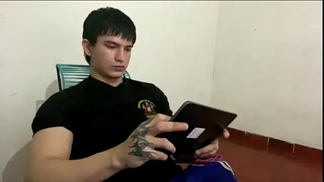 ErickWalton online show from October 2025 04:43:01 AM