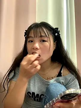 Snapshot of Emlyly-18 chatting on September 2025 06:59:01 AM Emlyly-18 online show from September 2025 06:59:01 AM