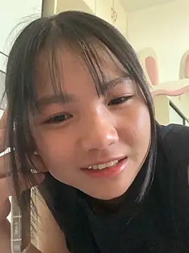 Snapshot of Emlyly-18 chatting on September 2025 08:38:02 AM Emlyly-18 online show from September 2025 08:38:02 AM