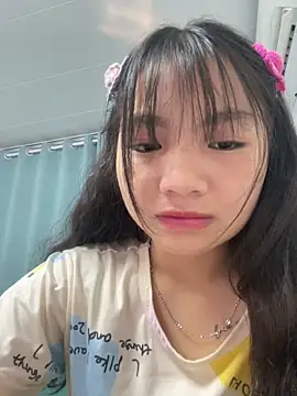 Snapshot of Emlyly-18 chatting on October 2025 12:52:02 AM Emlyly-18 online show from October 2025 12:52:02 AM