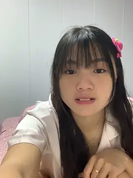 Snapshot of Emlyly-18 chatting on November 2025 03:40:02 AM Emlyly-18 online show from November 2025 03:40:02 AM