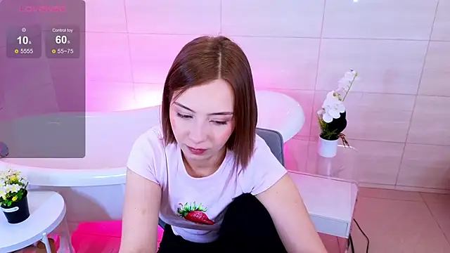 LumMina online show from October 2025 10:02:02 AM