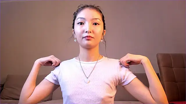 Snapshot of nooniemoon chatting on October 2025 08:34:02 AM nooniemoon online show from October 2025 08:34:02 AM