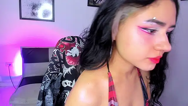 Snapshot of GwenHazel chatting on September 2025 11:32:02 AM GwenHazel online show from September 2025 11:32:02 AM