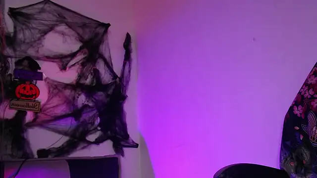 Snapshot of GwenHazel chatting on October 2025 12:17:02 PM GwenHazel online show from October 2025 12:17:02 PM