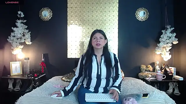 kinky momm online show from February 2026 03:01:01 PM