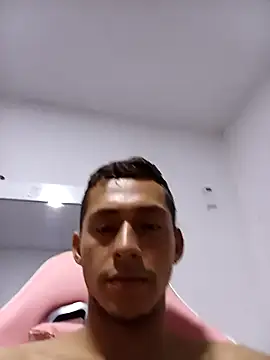 Snapshot of Boy_hot- chatting on September 2025 05:18:01 AM Boy hot- online show from September 2025 05:18:01 AM