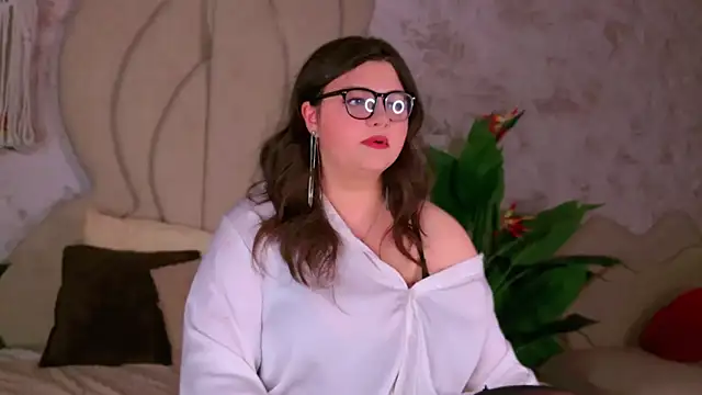 UR BELLA online show from September 2025 10:53:02 AM