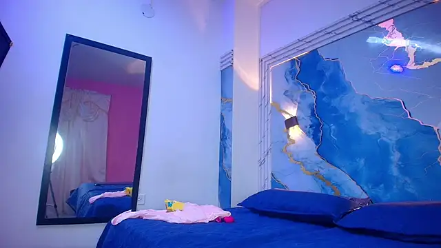 Evelin thompsson online show from September 2025 03:08:01 AM